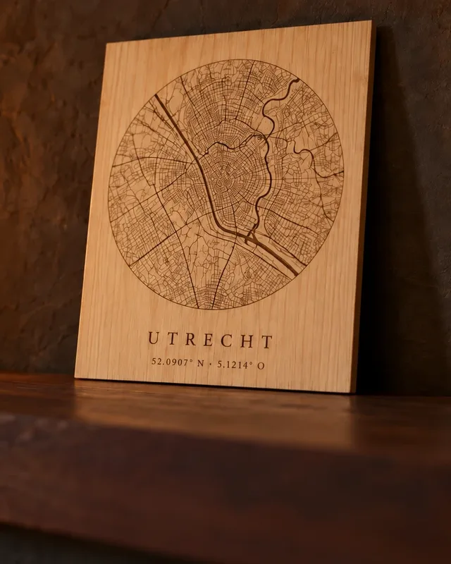 Essen plank met een gegraveerde plattegrond van Utrecht